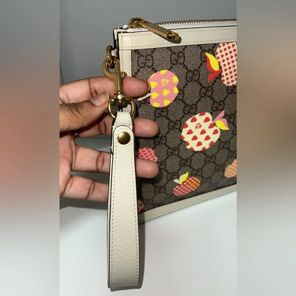 Gucci Apple Print GG Canvas Clutch Bag Cream Leather Trim Large Pouch Authentic - Picture 3 of 8
